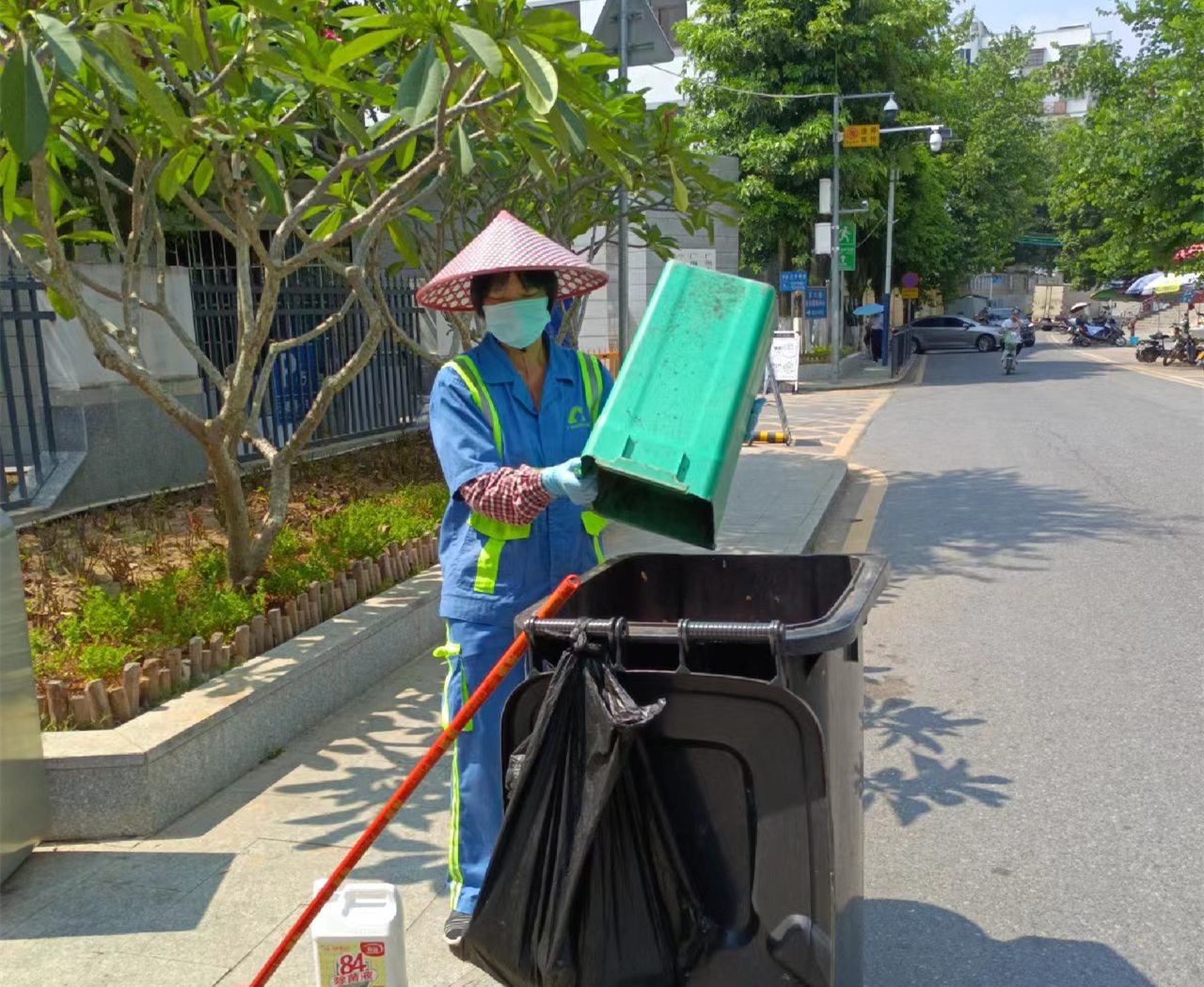 戰高溫，迎“烤”驗 | 守護城市潔凈，他們永不言退